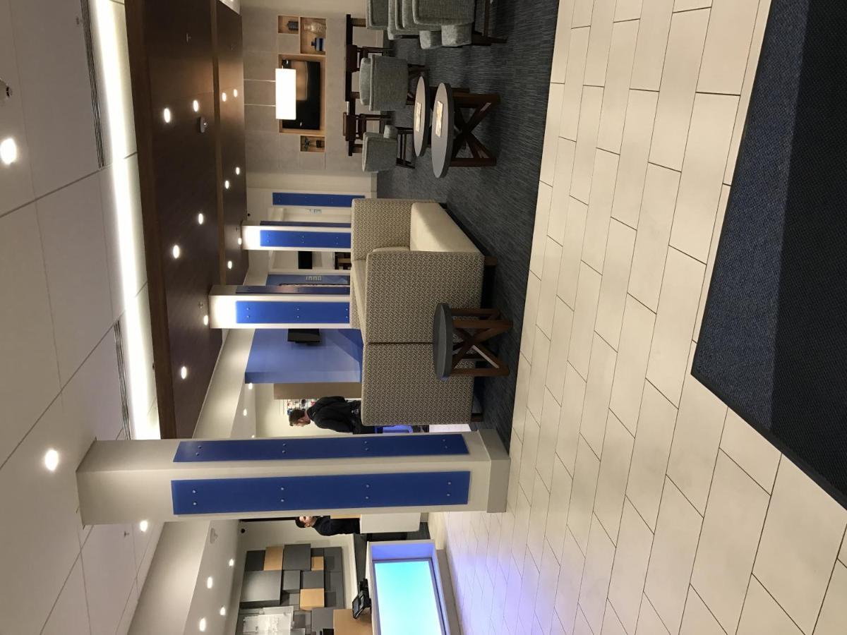 Holiday Inn Express Visalia-Sequoia Gateway Area By Ihg Εξωτερικό φωτογραφία